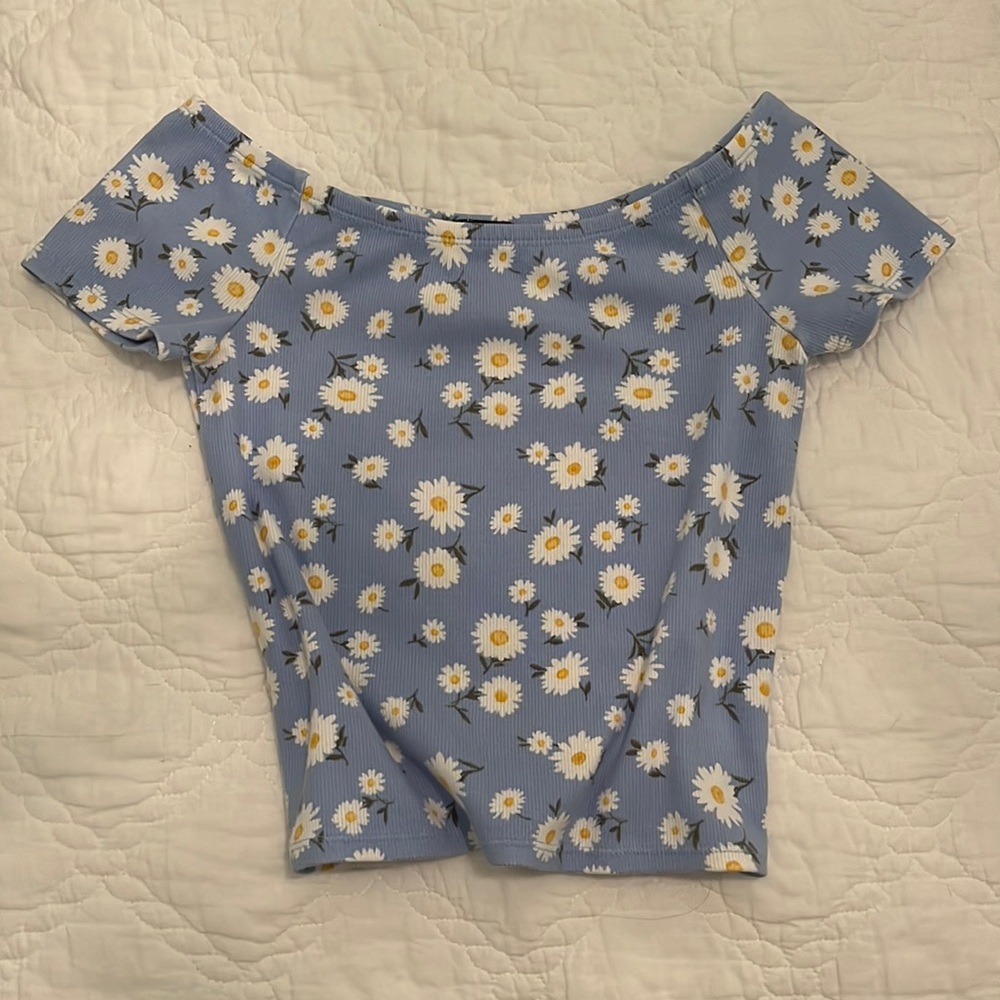 Floral tight fitting shirt. Forever 21